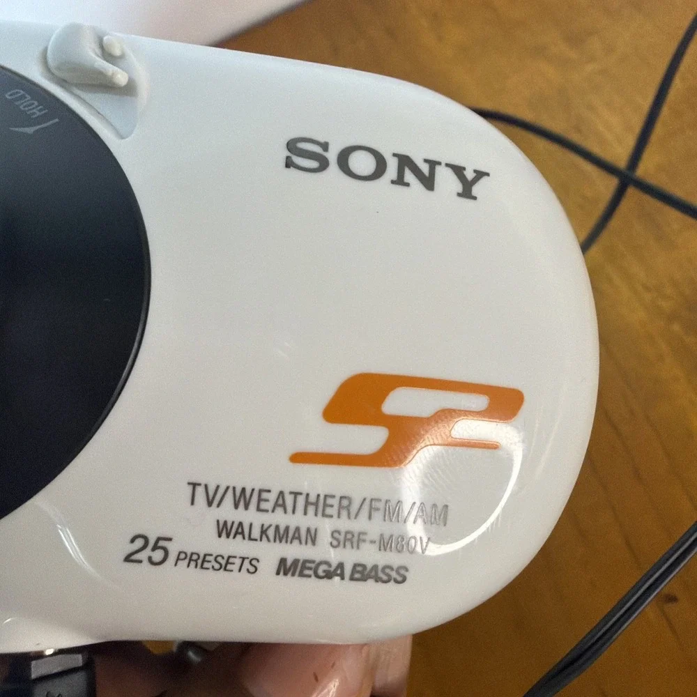 Sony S2 Walkman SRF-M80V‎ AM/FM/Weather/Armband W/ Headphones working